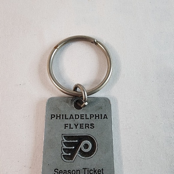 Philadelphia Flyers 1987-88 season ticket holder keychain. - Picture 4 of 7